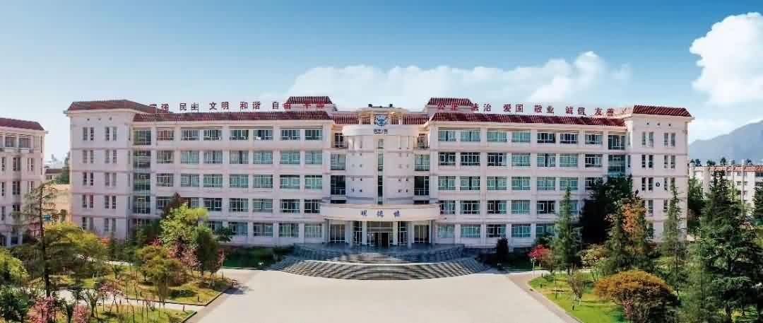 云南大学滇池学院图片1